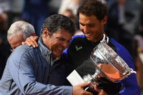 爱游戏-关于纳达尔在雄鹿比赛中高光表现，挺进下一轮引发热议！的信息